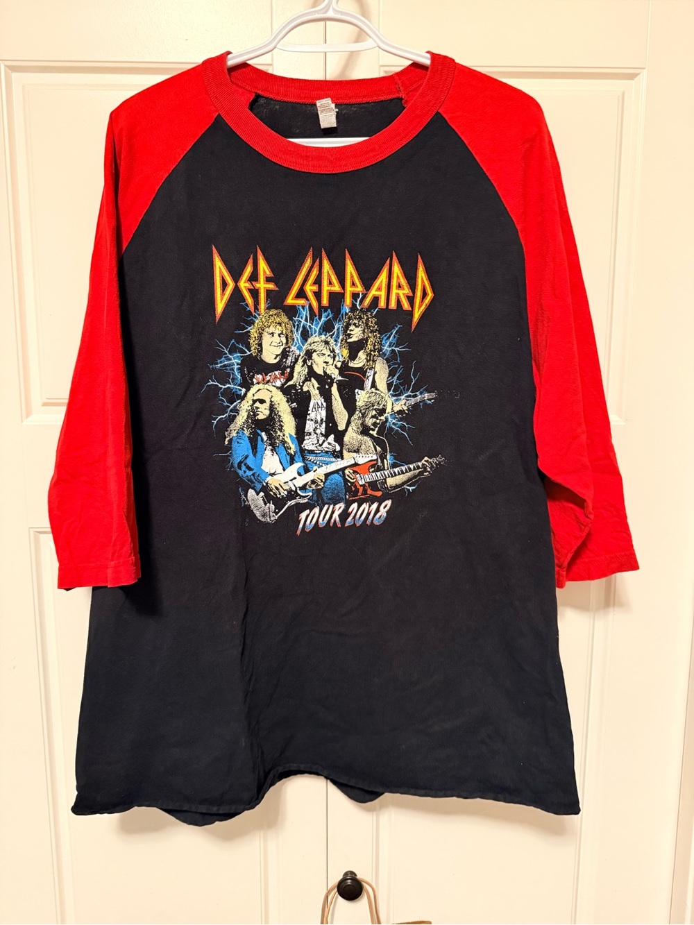 Def Leppard Raglan Tour 2018 Baseball Tee - Black & Red